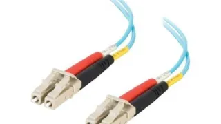 Оптоволоконный кабель C2G 2м LC-LC 10Gb OM3 Duplex Multimode 50/125 Aqua PVC для высокоскоростных сетей