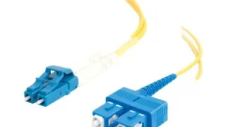 Оптоволоконный кабель C2G LC-SC 9/125 OS2 Duplex Single-Mode PVC, 5м, желтый