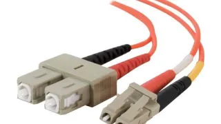 Сетевой кабель C2G 20м LC-SC Duplex Multimode OM1 (62.5/125) Оранжевый – высококачественный оптоволоконный патч-корд для Fast Ethernet, Fiber Channel и Gigabit Ethernet.