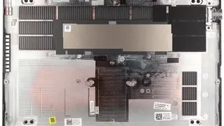 Аксессуар Dell Нижняя базовая крышка YNFPP – Оригинальная запчасть для ноутбуков, обеспечивающая надежную защиту внутренних компонентов
