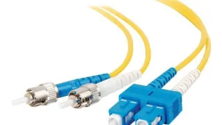 Кабель оптоволоконный C2G 10м SC-ST 9/125 OS1 Duplex Singlemode Plenum, желтый, для высокоскоростных сетей