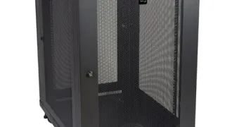 Стойка Eaton Tripp Lite SmartRack SR18UB 18U 19" — универсальный серверный шкаф с регулируемой глубиной, грузоподъемностью 1000 фунтов и соответствием PCI DSS.