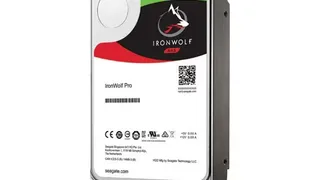 Жесткий диск Seagate IronWolf Pro ST18000NE000 18 ТБ, 3.5" SATA/600, 7200 об/мин, CMR, для NAS с AgileArray и RV-сенсорами