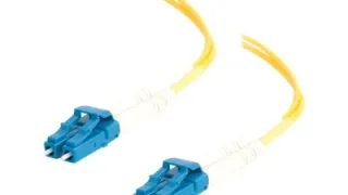Оптоволоконный патч-кабель C2G 6м (19.7ft) LC-LC 9/125 OS2 Duplex Single-Mode PVC Yellow для Gigabit Ethernet