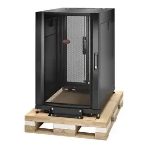Стоечный шкаф APC NetShelter SX 18U (AR3006SP) – Черный, ударопрочный, TAA-совместимый для серверов и СХД